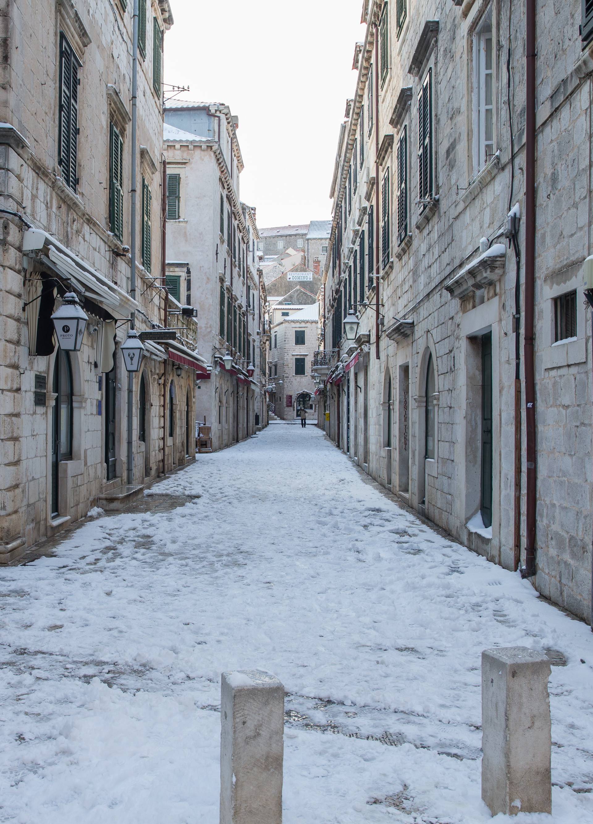 U Dubrovniku se skijaju i rade snjegoviće, a Brač je dobio iglu