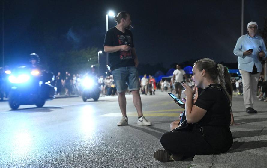 Zagreb: Završio je koncert Marka Perkovića Thompsona, kolone ljudi idu s hipodroma