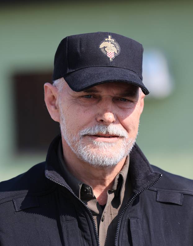 Ministar Anušić i general Kundid na prvom danu TVO-a na Slunju