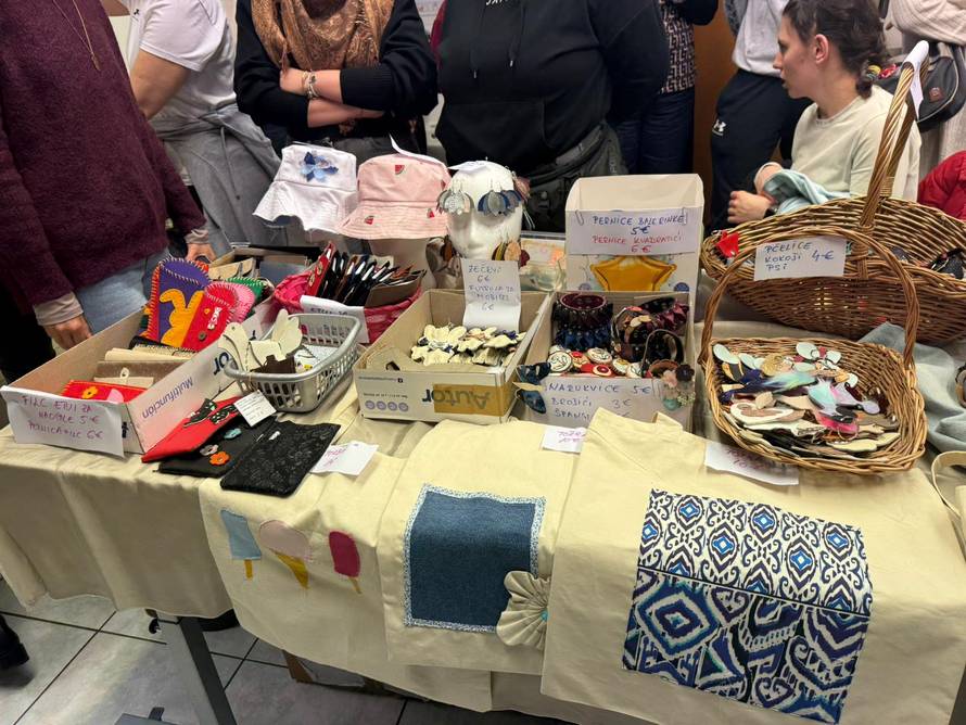 Ministar na sajmu u Zagrebu: Kupit ću si pernicu i čestitku