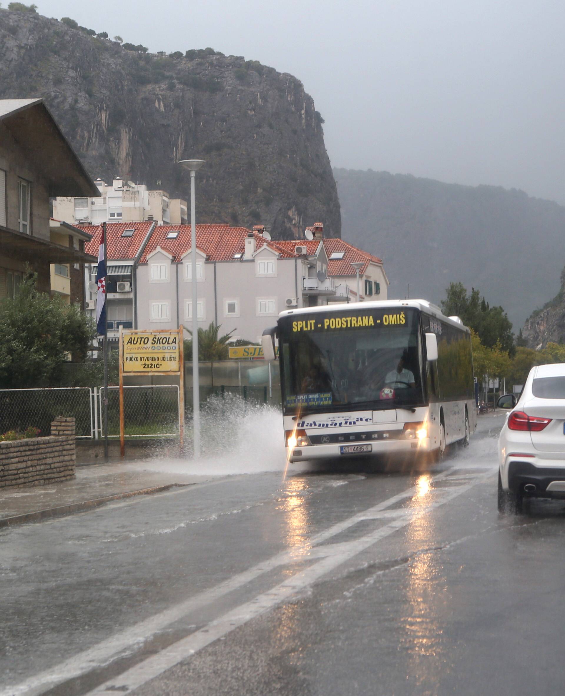 Stiže nam osjetno zahlađenje: Kiša i pljuskovi s grmljavinom