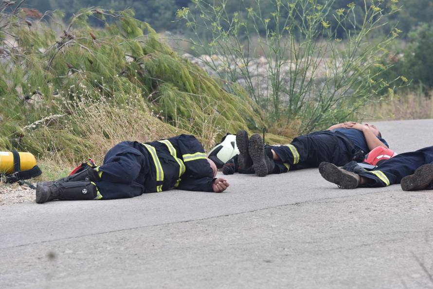 Dramatični video iz samog srca vatre: 'Brajo, jedva smo utekli'