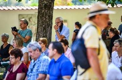 Blagdan u Stenjevcu: Građani na misnom slavlju i proštenju