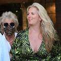 Rod Stewart 'fura' dvije maske: 'Leopard' se sakrio iza supruge