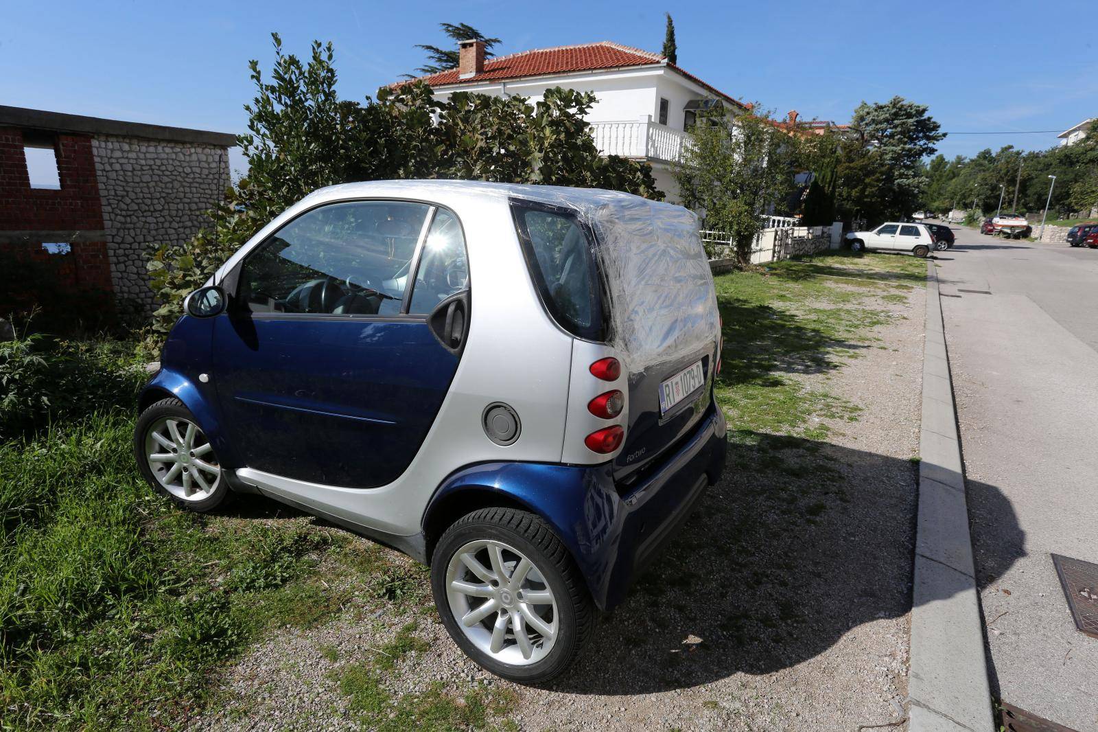 Vozač pauka se ispričao: 'Auto mi nije baš ispao, zaljuljao se!'