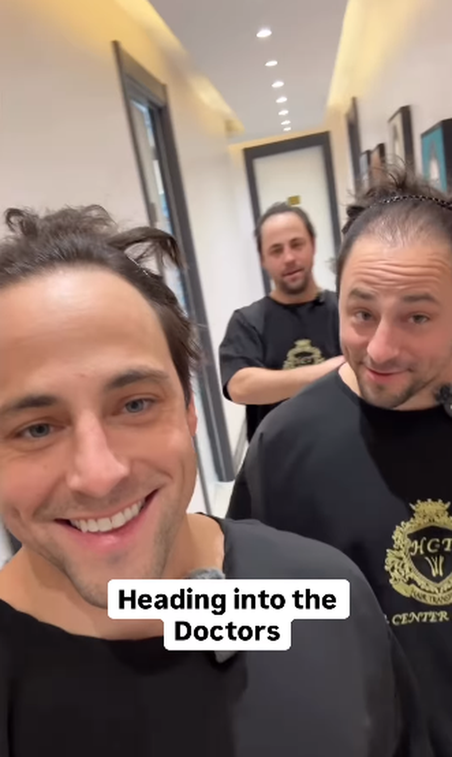 Trojčeki otputovali u Tursku na transplantaciju kose: 'Ne može samo jedan imati dobru frizuru'