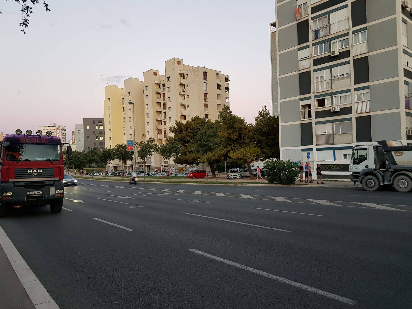 Kamioni puni pijeska u Splitu: Antiterorističke mjere za Ultru