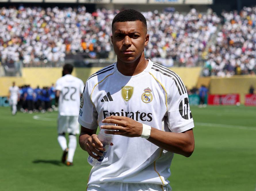 FIFA Club World Cup - Semi Final - Paris St Germain v Real Madrid