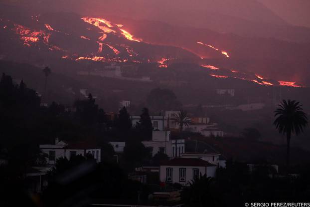 Cumbre Vieja volcano continues to erupt in Spain