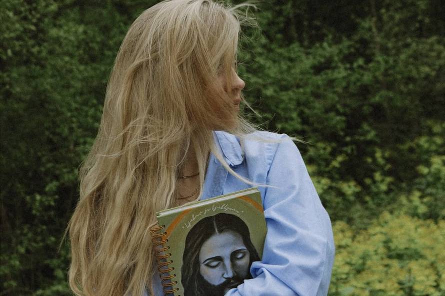Albina objavila nove fotografije s likom Isusa Krista: 'Inspiriraš me. Put istine je sad moj put...'