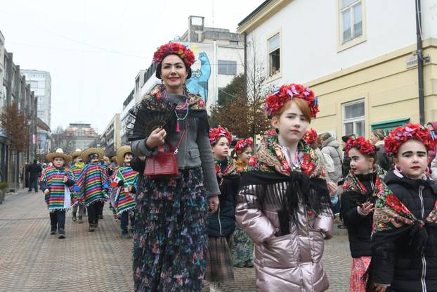 Bjelovar: Gradski Mali fašnik okupio oko tisuću maskiranih sudionika