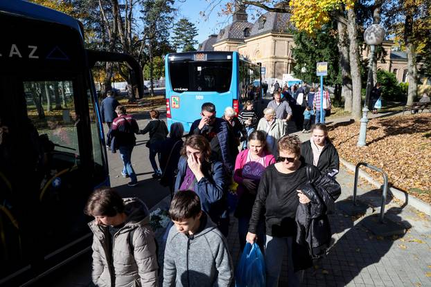 Zagreb: Svi sveti groblja poznatih osoba