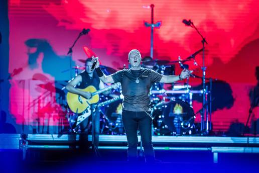 Thompson u Varaždinu izveo  'Čavoglave' uz povik 'za dom'. Publika odgovorila 'spremni'...