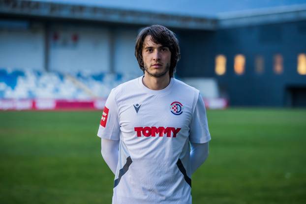 Dugopolje: Igrač NK Dugopolja Andrija Balić u dresu broj 6.