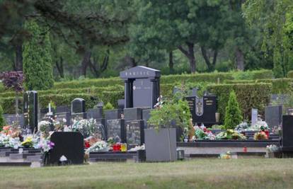 Zagreb: Kip Majke Božje ukrao s obiteljske grobnice