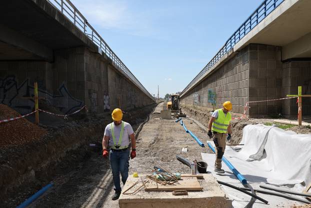 FOTO Pogledajte radove na Sarajevskoj. Bit će gotova do kraja godine. Stiže i tramvaj
