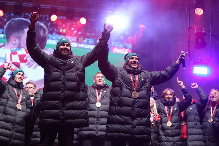 Zagreb: Vatrene na pozornici popratili konfeti i bakljada