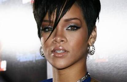Pretučena Rihanna: Krvav nos, usna, ugrizi i masnice