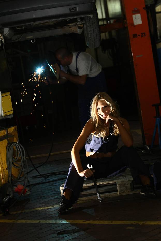 ARHIVA 2010. - Zagreb: Tina Katani? u mehani?arskoj radioni ZET-a