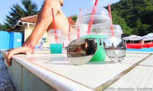 Pool party - apsolventice se pripremaju za Zakynthos