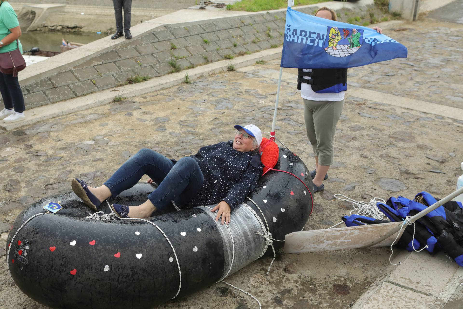 U Vukovaru održano splavarenje na inovativnim splavovima iz kućne radinosti