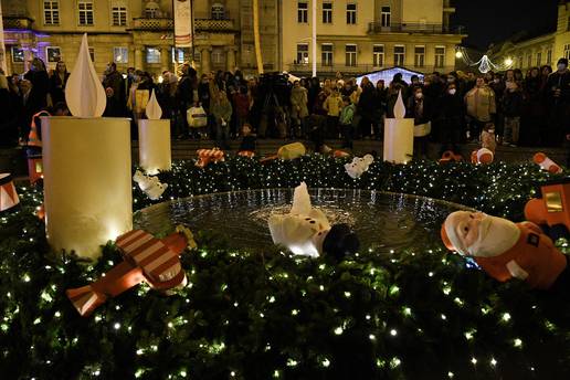 Tomašević otvorio Advent: 'Unatoč pandemiji i potresu, zagrebački Advent ide dalje'