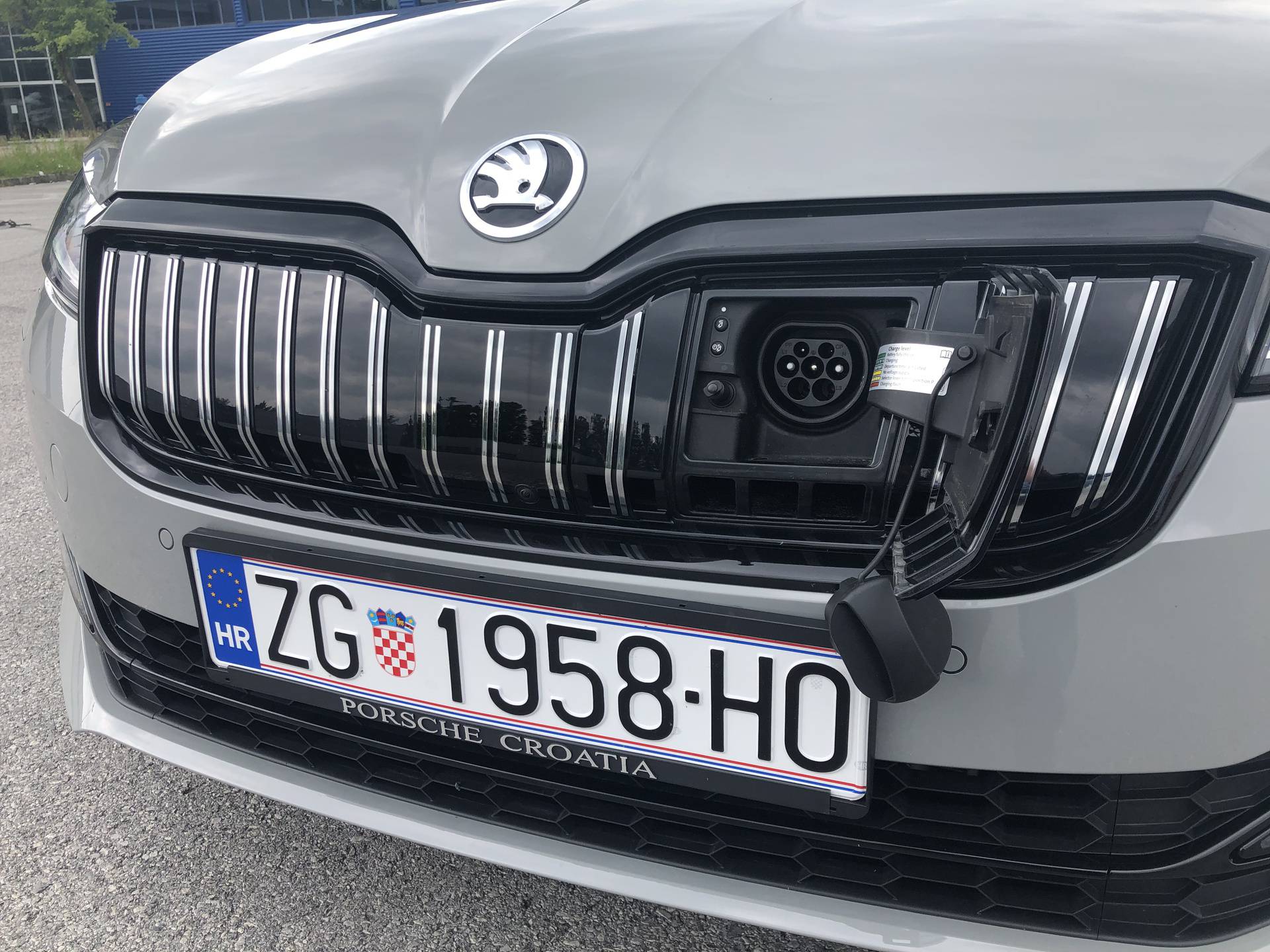 Novi plug-in hibrid je najbolja verzija Škode Superb na tržištu