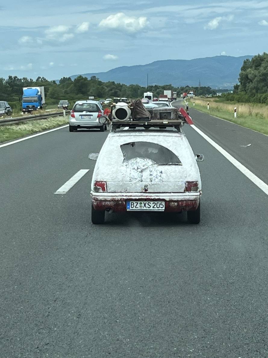 U Hrvatskoj +30°C, a on po A3 vozi prekriven 'snijegom': Mi Hrvati za ovo dobijemo kaznu