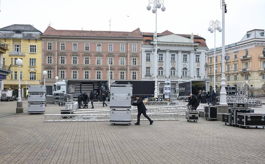 Zagreb: Postavljanje bine na glavnom Trgu gdje će biti organiziran doček rukometaša