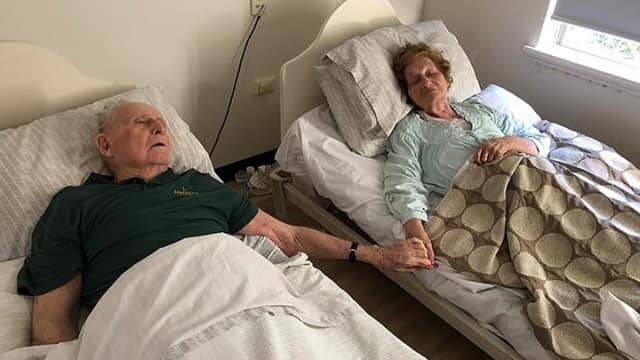 Umrli su zajedno držeći se za ruke - u braku su bili 70 godina