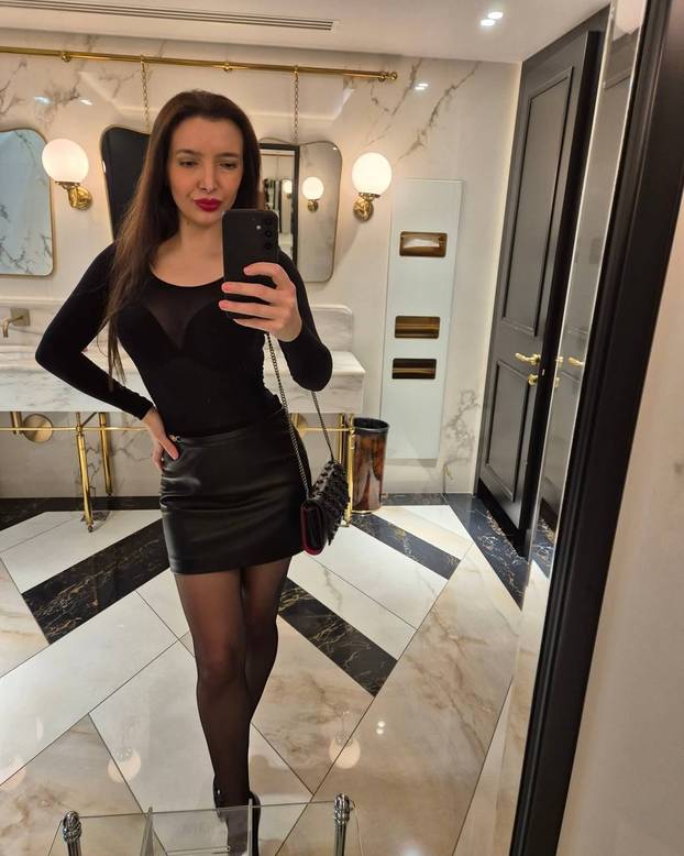 FOTO Oduševljava gdje god dođe: Lille pokazala svoje duge noge u minici na nastupu...