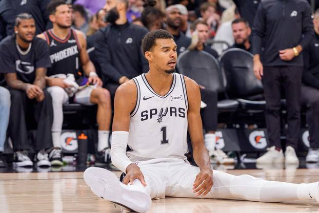 NBA: San Antonio Spurs at Phoenix Suns