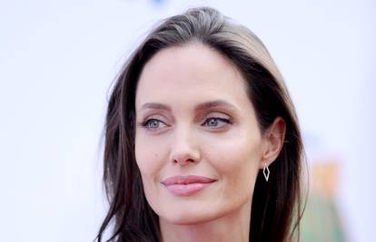 Nova ljubav: Angelina Jolie u vezi s bogatim poduzetnikom?