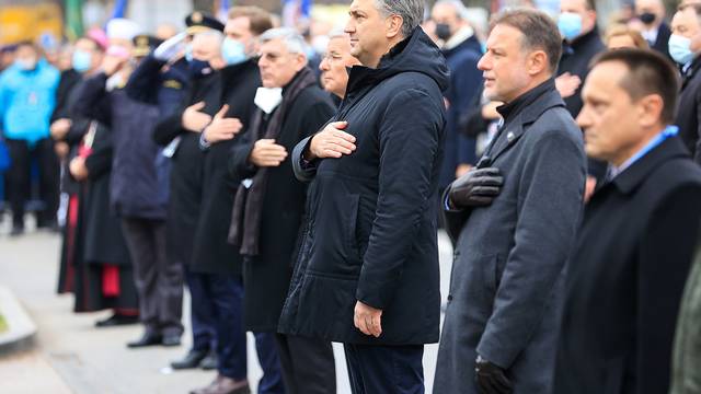 Prigodni program „Vukovar - mjesto posebnog domovinskog pijeteta“ ispred bolnice u Vukovaru
