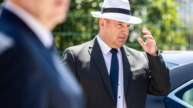 Ministar Beroš u Splitu se pojavio sa šeširom