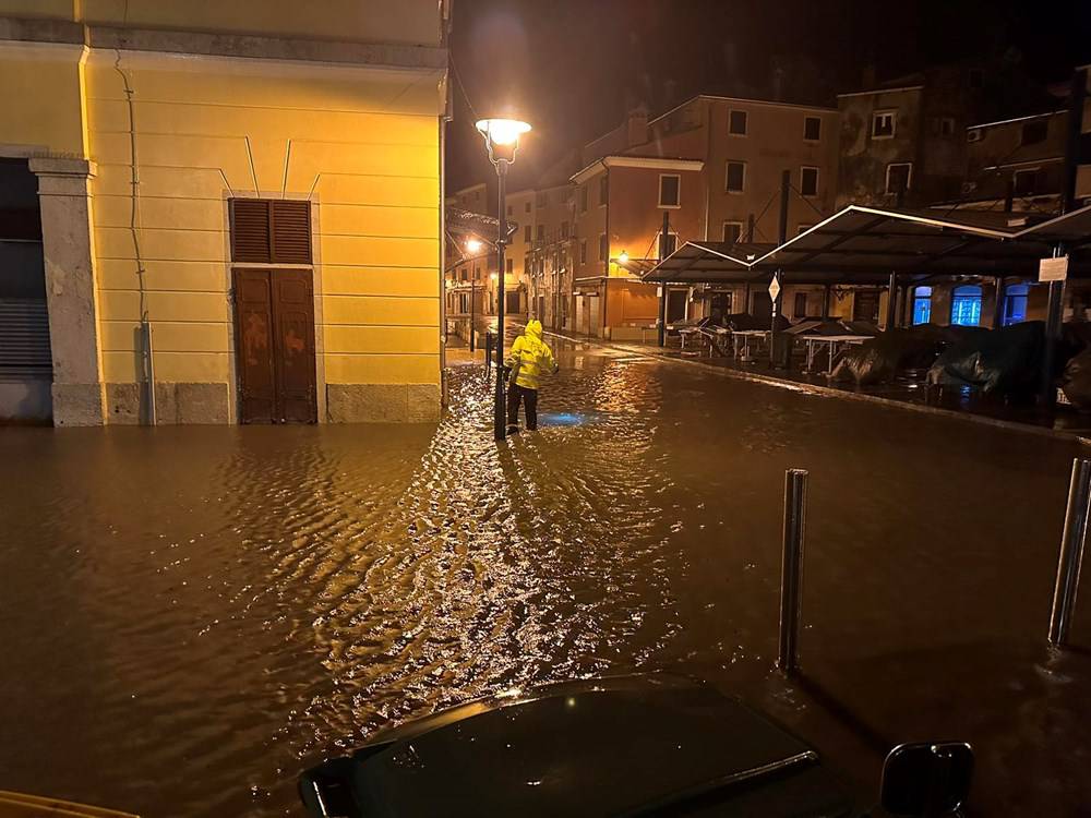 Jako nevrijeme s obilnom kišom sručilo se na Rovinj: Vatrogasci su imali preko 30 intervencija