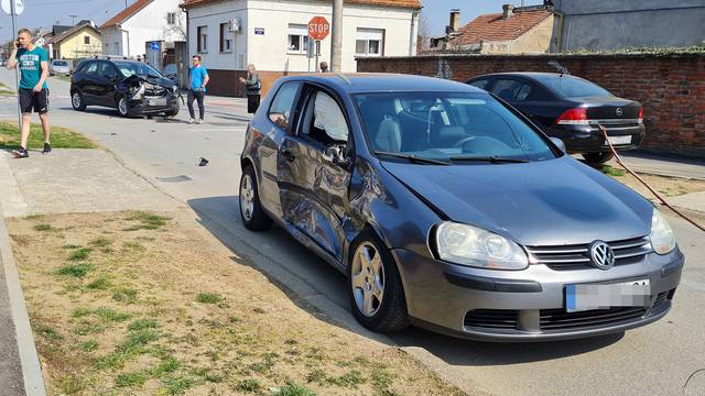Slavonski Brod: Sudarila se dva auta, zbog vozačice stigla Hitna