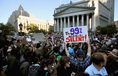 Više od  5000 ljudi marširalo je protiv bankara s Wall Streeta