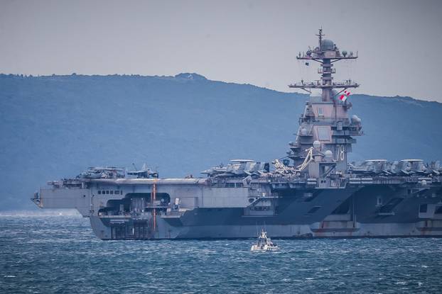 Odlazak nosača zrakoplova USS Gerald Ford iz akvatorija Splita