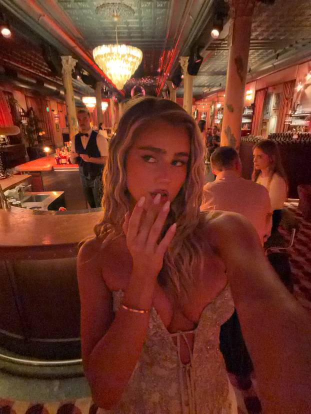 FOTO S 22 godine je postala seksi milijunašica, a godinama je skrivala mračnu tajnu
