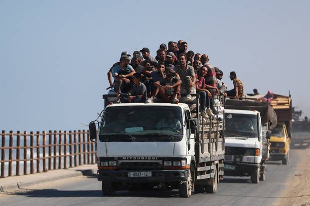 Displaced Palestinians move southward after Israeli forces ordered residents of Gaza City to evacuate to the south