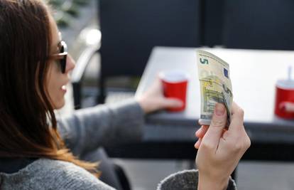 ANKETA Jeste li zbog cijena u euru promijenili svoje navike?