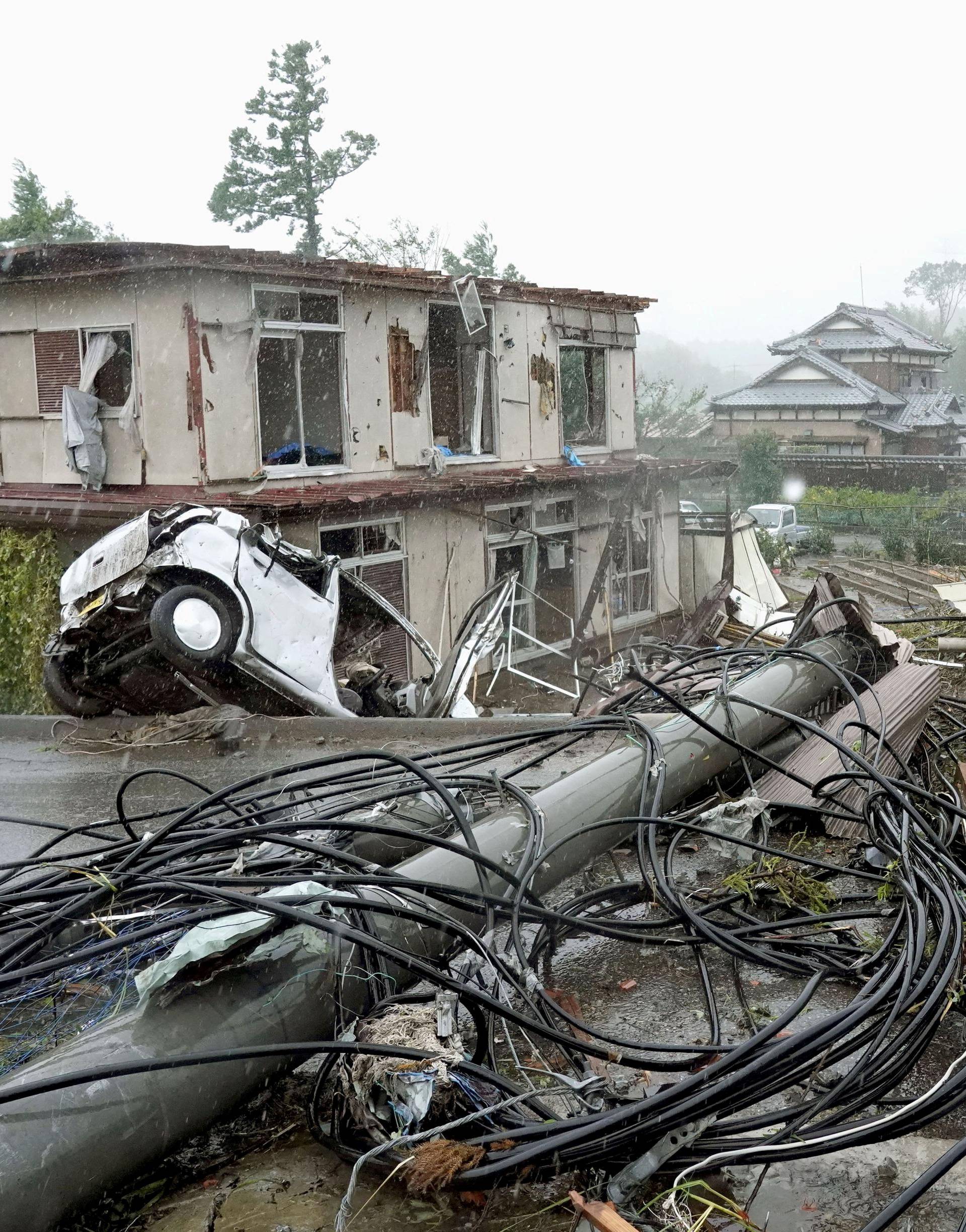 Tajfun u Japanu: Najmanje 40 ljudi je poginulo, a 16 nestalo