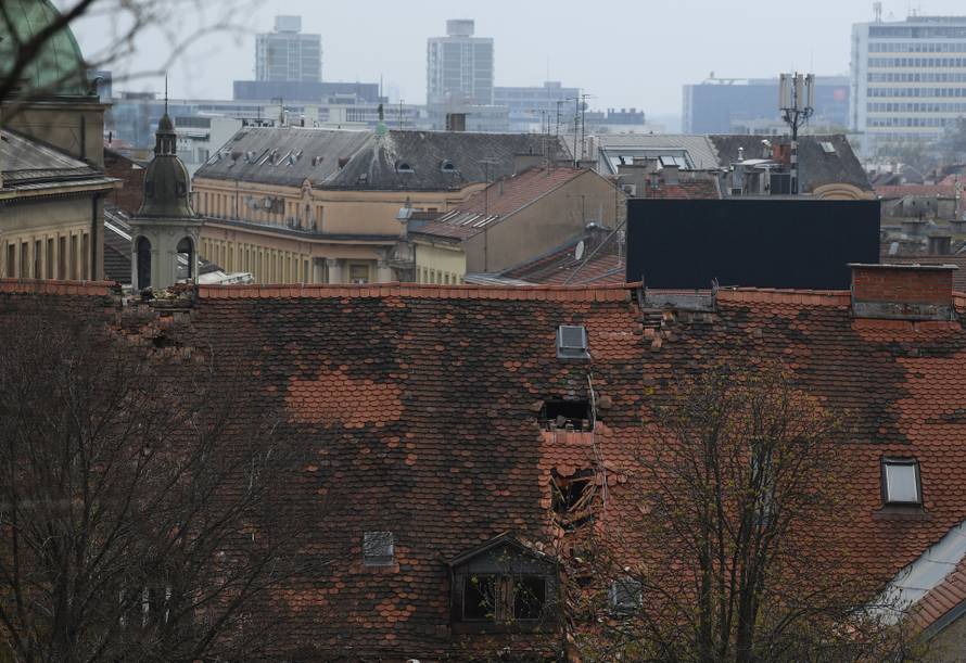 Zagreb: Oštećeni krovovi nakon potresa velika su opasnost za prolaznike