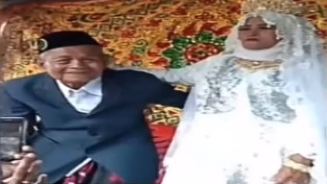 Ljubav je slijepa: Puang (103) oženio 27-godišnju Indo Alang