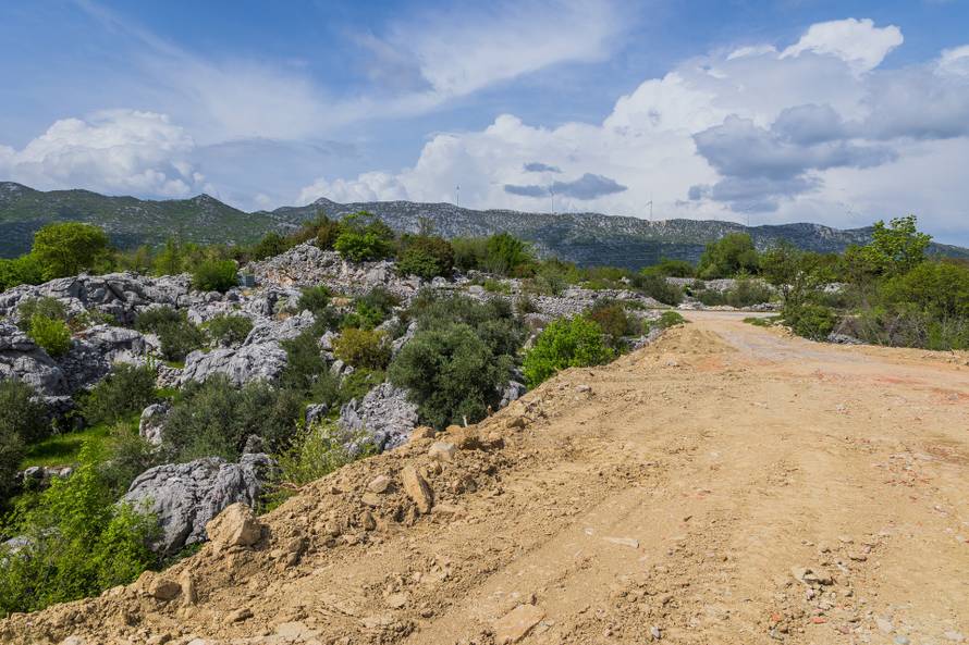 Istraga ilegalnih deponija i pustošenja šuma na širem omiškom području, uhićene dvije osobe