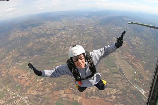 Ibrahim (86) iz Tuzle  najstariji je aktivni padobranac u Europi: I liječnici se dive mojoj formi...