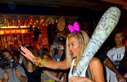 Beyonce je u lunaparku tukla fotografe i snimatelje batom