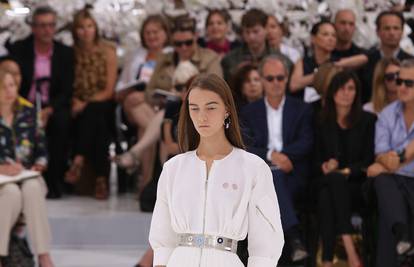 Raf Simons za Dior: Francuski chic zavijen u modnu prošlost