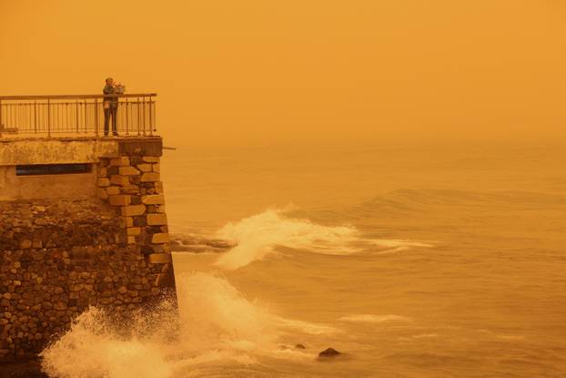 JEZIVI PRIZORI Kreta kao Mars: Saharski pijesak obojio je nebo u crveno i donio kaos na otoku